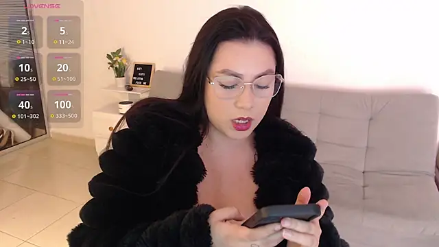 Snapshot of emily-777 chatting on November 18, 9:18 pm emily-777 online show from November 18, 9:18 pm