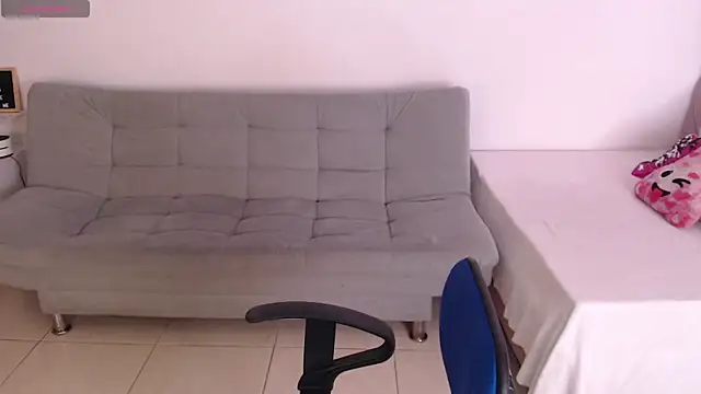 Snapshot of emily-777 chatting on December 5, 6:28 pm emily-777 online show from December 5, 6:28 pm