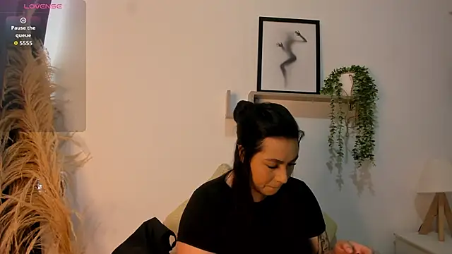 Snapshot of emily-777 chatting on November 11, 8:14 pm emily-777 online show from November 11, 8:14 pm