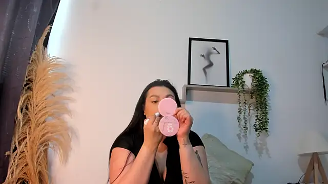 Snapshot of emily-777 chatting on November 12, 6:45 pm emily-777 online show from November 12, 6:45 pm