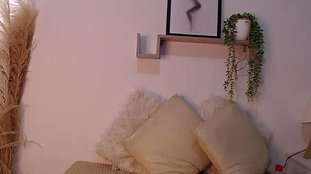 Snapshot of emily-777 chatting on November 24, 5:46 pm emily-777 online show from November 24, 5:46 pm