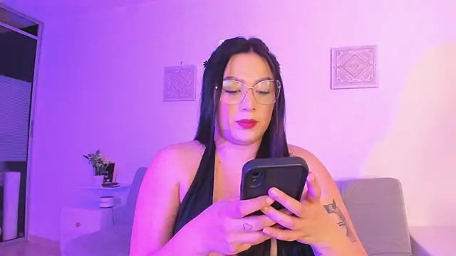 Snapshot of emily-777 chatting on November 22, 9:46 pm emily-777 online show from November 22, 9:46 pm