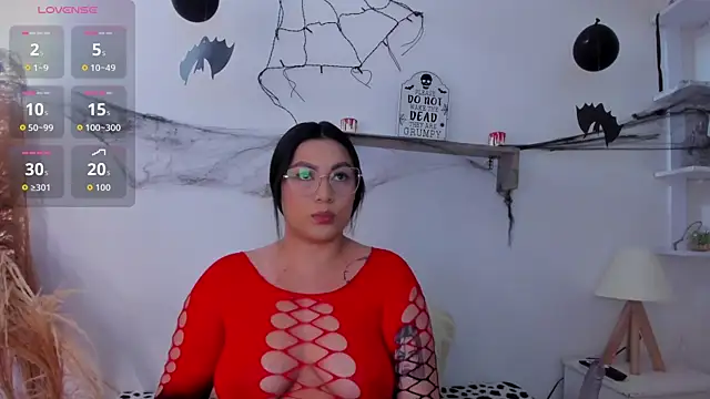 Snapshot of emily-777 chatting on October 20, 9:15 pm emily-777 online show from October 20, 9:15 pm