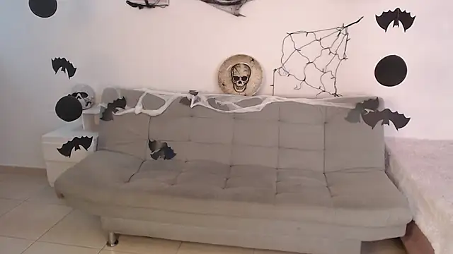 Snapshot of emily-777 chatting on October 31, 10:23 am emily-777 online show from October 31, 10:23 am