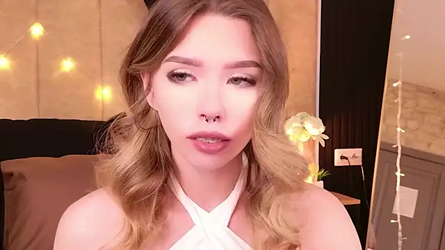 Sierra Fane online show from December 5, 10:36 am