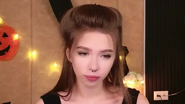 Sierra Fane online show from November 3, 6:18 am