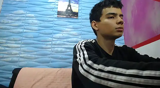 seigfried0 online show from March 18, 8:16 pm