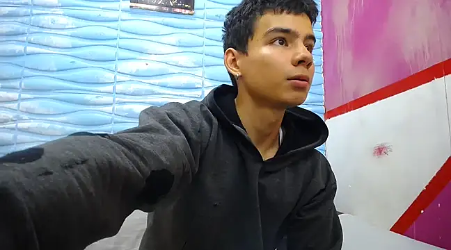 seigfried0 online show from March 17, 7:58 pm