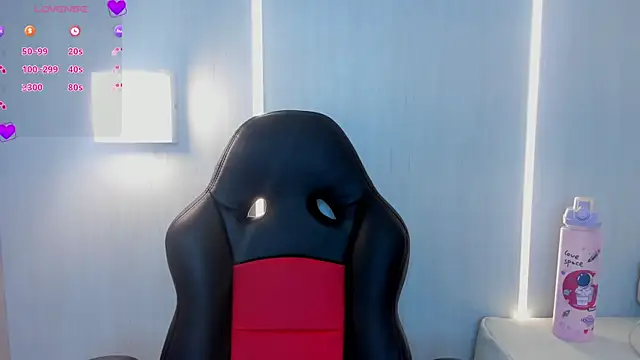 nahomi blade online show from March 10, 7:33 am