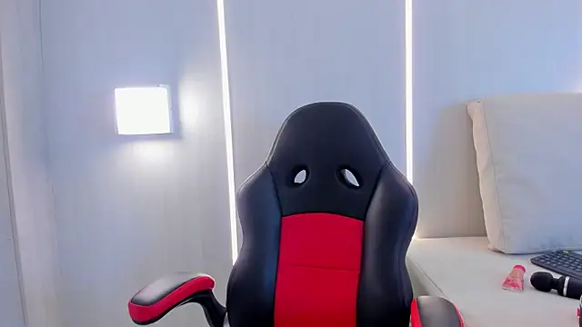 nahomi blade online show from February 22, 3:36 pm