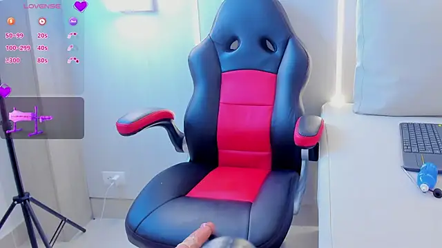 nahomi blade online show from February 24, 12:16 pm