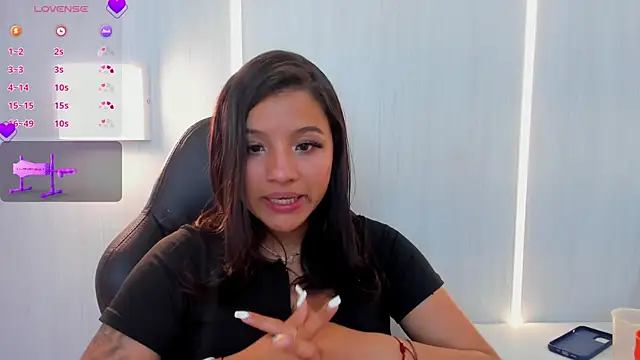 nahomi blade online show from March 8, 2:30 pm