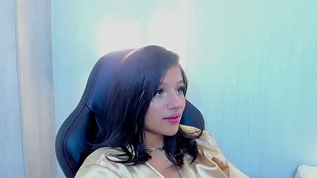 nahomi blade online show from March 8, 7:16 am