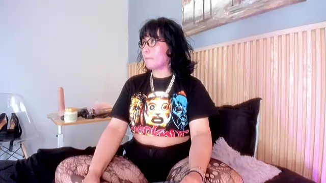 lilith catt online show from October 10, 7:15 pm