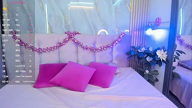 SalomeeHills online show from February 21, 6:32 pm