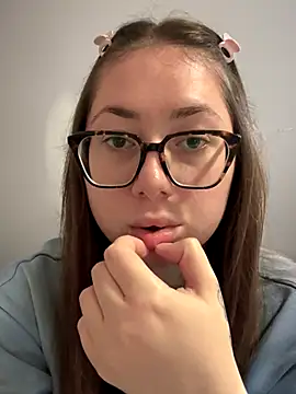 May Alisa online show from October 5, 1:57 pm