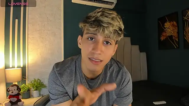 Snapshot of Allex_Cano chatting on March 9, 3:01 am Allex Cano online show from March 9, 3:01 am