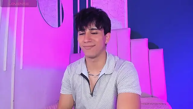 Snapshot of Allex_Cano chatting on November 8, 3:43 am Allex Cano online show from November 8, 3:43 am