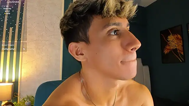 Snapshot of Allex_Cano chatting on March 11, 9:34 am Allex Cano online show from March 11, 9:34 am