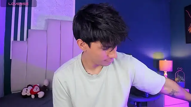 Snapshot of Allex_Cano chatting on November 16, 11:15 am Allex Cano online show from November 16, 11:15 am