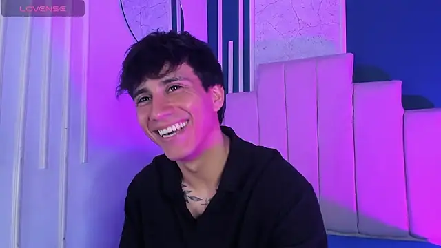 Snapshot of Allex_Cano chatting on November 12, 3:43 am Allex Cano online show from November 12, 3:43 am