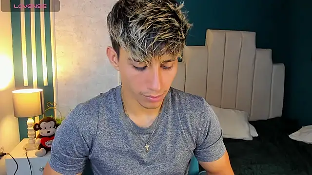 Snapshot of Allex_Cano chatting on March 15, 3:29 am Allex Cano online show from March 15, 3:29 am