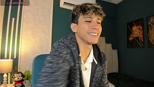 Snapshot of Allex_Cano chatting on March 17, 11:42 am Allex Cano online show from March 17, 11:42 am