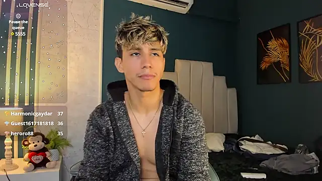 Snapshot of Allex_Cano chatting on March 17, 5:49 pm Allex Cano online show from March 17, 5:49 pm