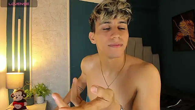 Snapshot of Allex_Cano chatting on March 8, 6:32 am Allex Cano online show from March 8, 6:32 am