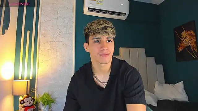 Snapshot of Allex_Cano chatting on March 14, 3:26 am Allex Cano online show from March 14, 3:26 am