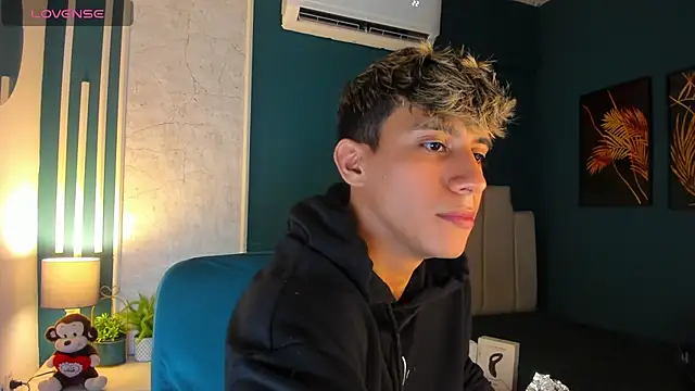 Snapshot of Allex_Cano chatting on March 10, 3:45 am Allex Cano online show from March 10, 3:45 am