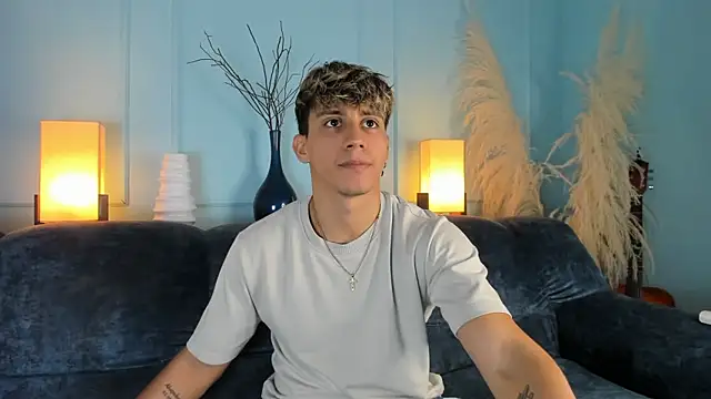 Snapshot of Allex_Cano chatting on March 13, 3:11 am Allex Cano online show from March 13, 3:11 am