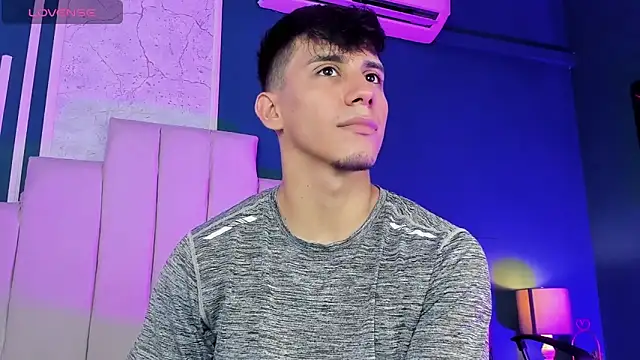 Snapshot of Allex_Cano chatting on November 27, 10:10 pm Allex Cano online show from November 27, 10:10 pm