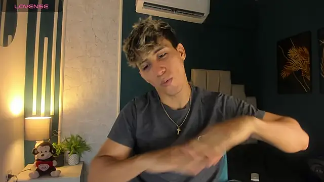 Snapshot of Allex_Cano chatting on March 11, 3:25 am Allex Cano online show from March 11, 3:25 am