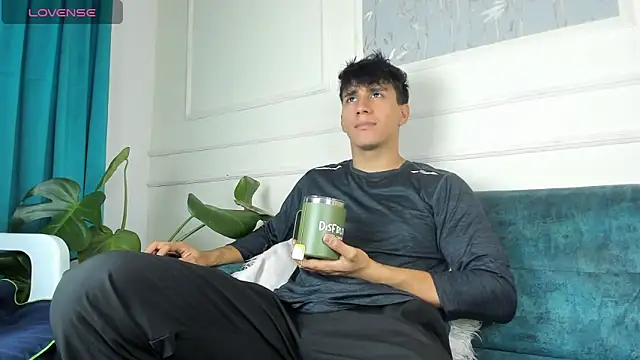 Allex Cano online show from December 17, 1:16 pm