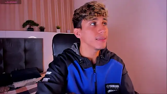 Snapshot of Allex_Cano chatting on March 18, 12:06 pm Allex Cano online show from March 18, 12:06 pm