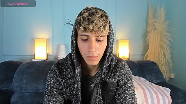 Snapshot of Allex_Cano chatting on March 4, 3:44 am Allex Cano online show from March 4, 3:44 am