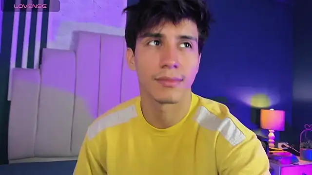 Snapshot of Allex_Cano chatting on November 17, 11:14 am Allex Cano online show from November 17, 11:14 am