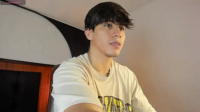 Allex Cano online show from March 1, 8:31 pm