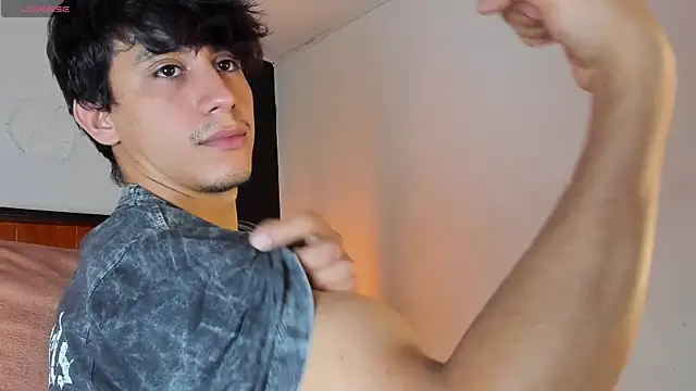 Allex Cano online show from March 4, 8:49 pm