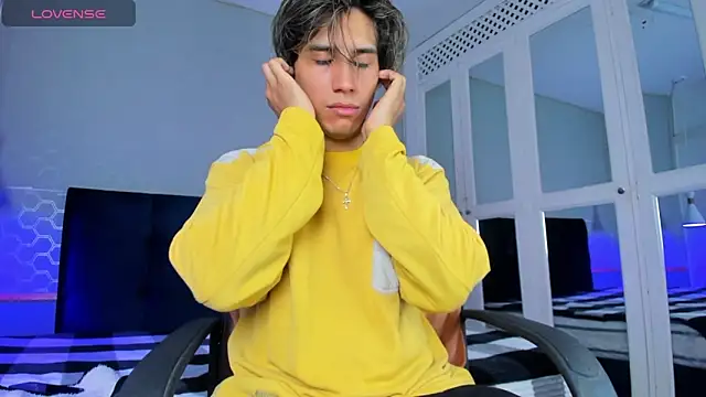 Snapshot of Allex_Cano chatting on September 23, 9:55 pm Allex Cano online show from September 23, 9:55 pm