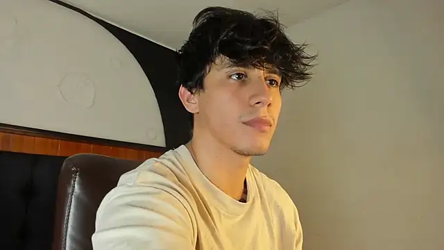 Allex Cano online show from March 2, 5:19 am