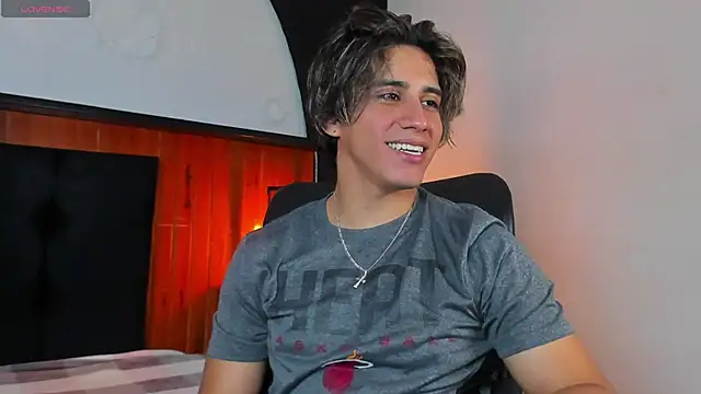 Snapshot of Allex_Cano chatting on September 25, 10:05 pm Allex Cano online show from September 25, 10:05 pm