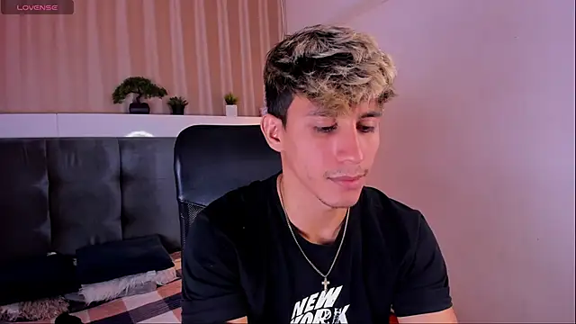 Snapshot of Allex_Cano chatting on March 18, 3:12 pm Allex Cano online show from March 18, 3:12 pm