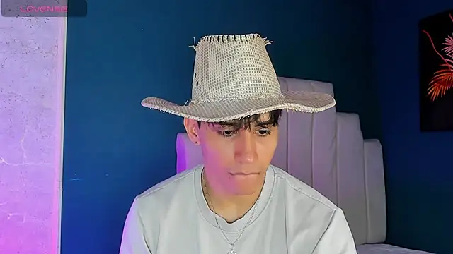 Snapshot of Allex_Cano chatting on October 23, 8:40 pm Allex Cano online show from October 23, 8:40 pm