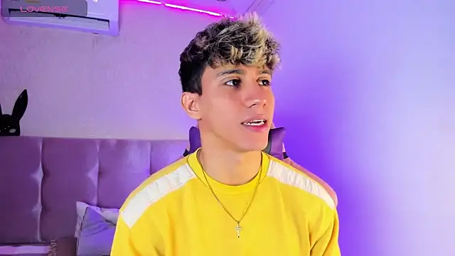 Snapshot of Allex_Cano chatting on March 20, 12:11 pm Allex Cano online show from March 20, 12:11 pm