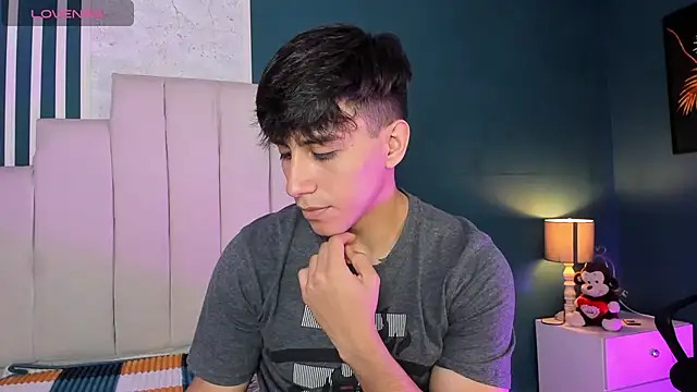 Snapshot of Allex_Cano chatting on December 1, 6:31 pm Allex Cano online show from December 1, 6:31 pm