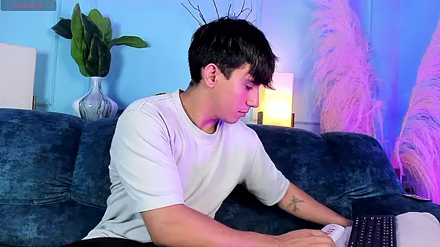 Allex Cano online show from January 8, 7:20 pm