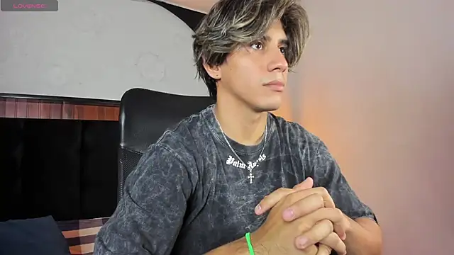 Snapshot of Allex_Cano chatting on September 12, 7:35 pm Allex Cano online show from September 12, 7:35 pm