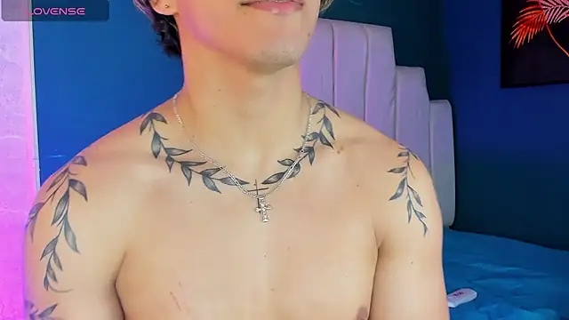 Snapshot of Allex_Cano chatting on October 8, 2:57 am Allex Cano online show from October 8, 2:57 am